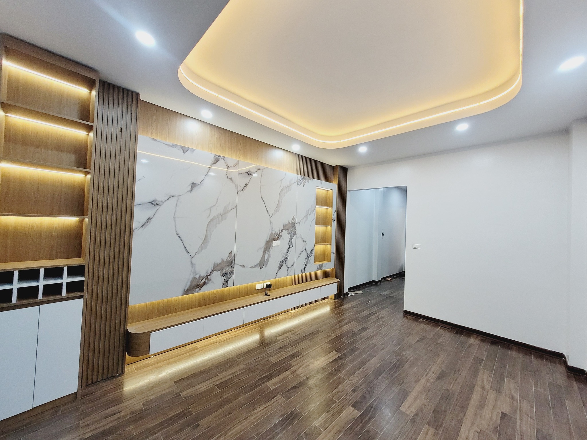 Bán nhà 5 tầng, ô tô đỗ cửa – Ngõ thẳng, cách phố Cầu Giấy chỉ 50m – Giá 15.5 tỷ - Ảnh 3